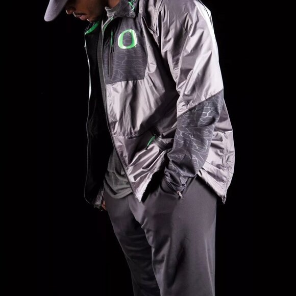 Nike Black Silver OREGON DUCKS Velocity Fly Jacket Men's Large Used - Picture 8 of 14